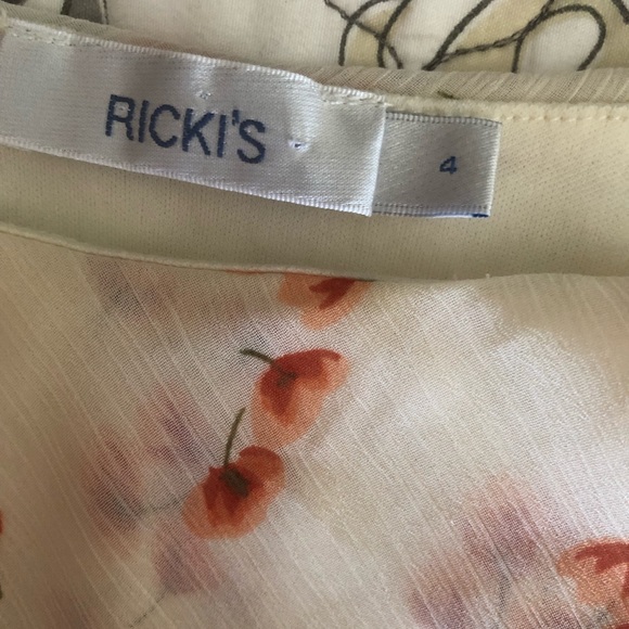 Ricki’s Floral Top - Picture 3 of 3